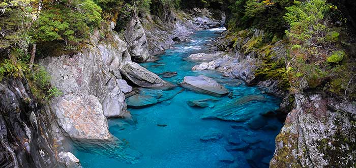 Que-ver-en-Nueva-Zelanda-Blue-Pools-Track