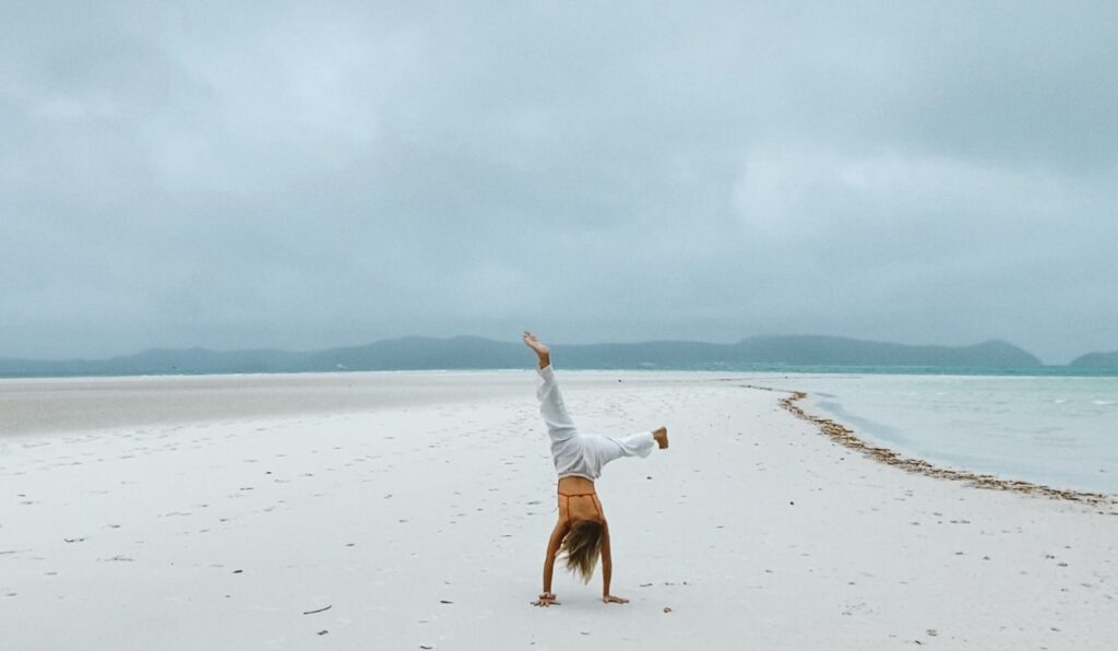 Chica en playa Irlanda