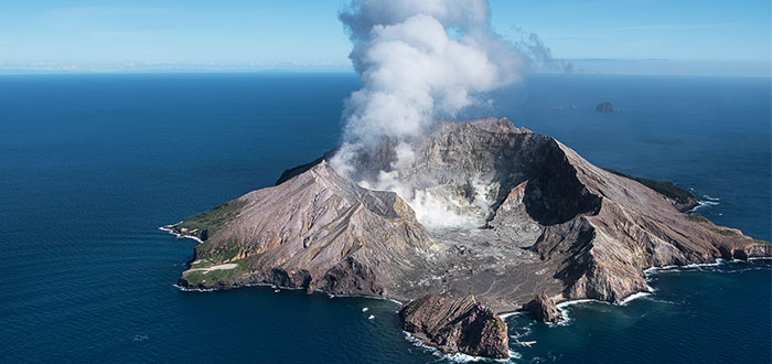 volcan-isla-blanca-en-nueva-zelanda